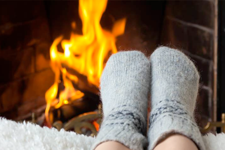 Причины постоянно холодных ног у женщин: что делать?